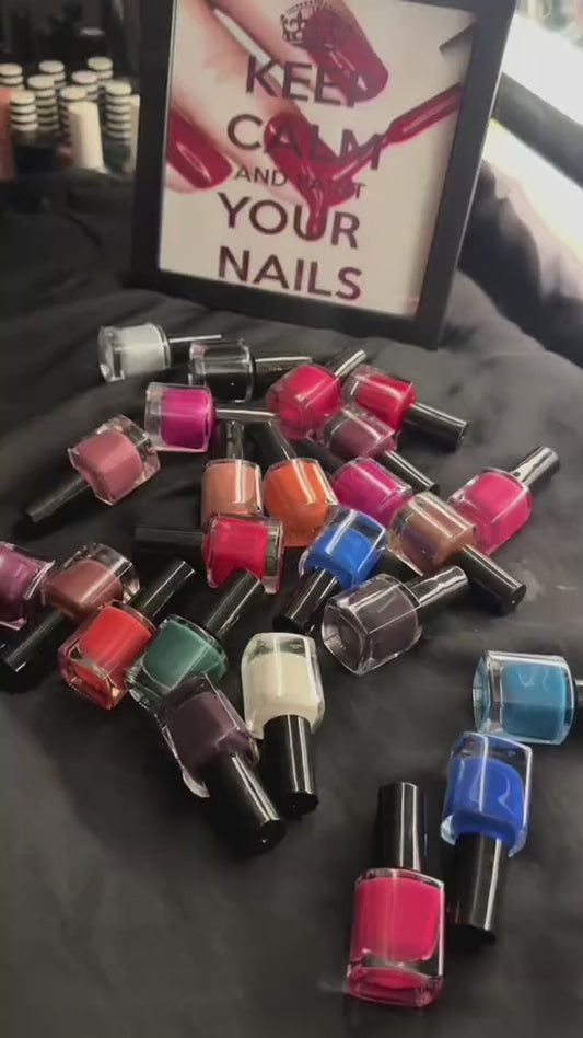 15 Peel-Off Nailpaints